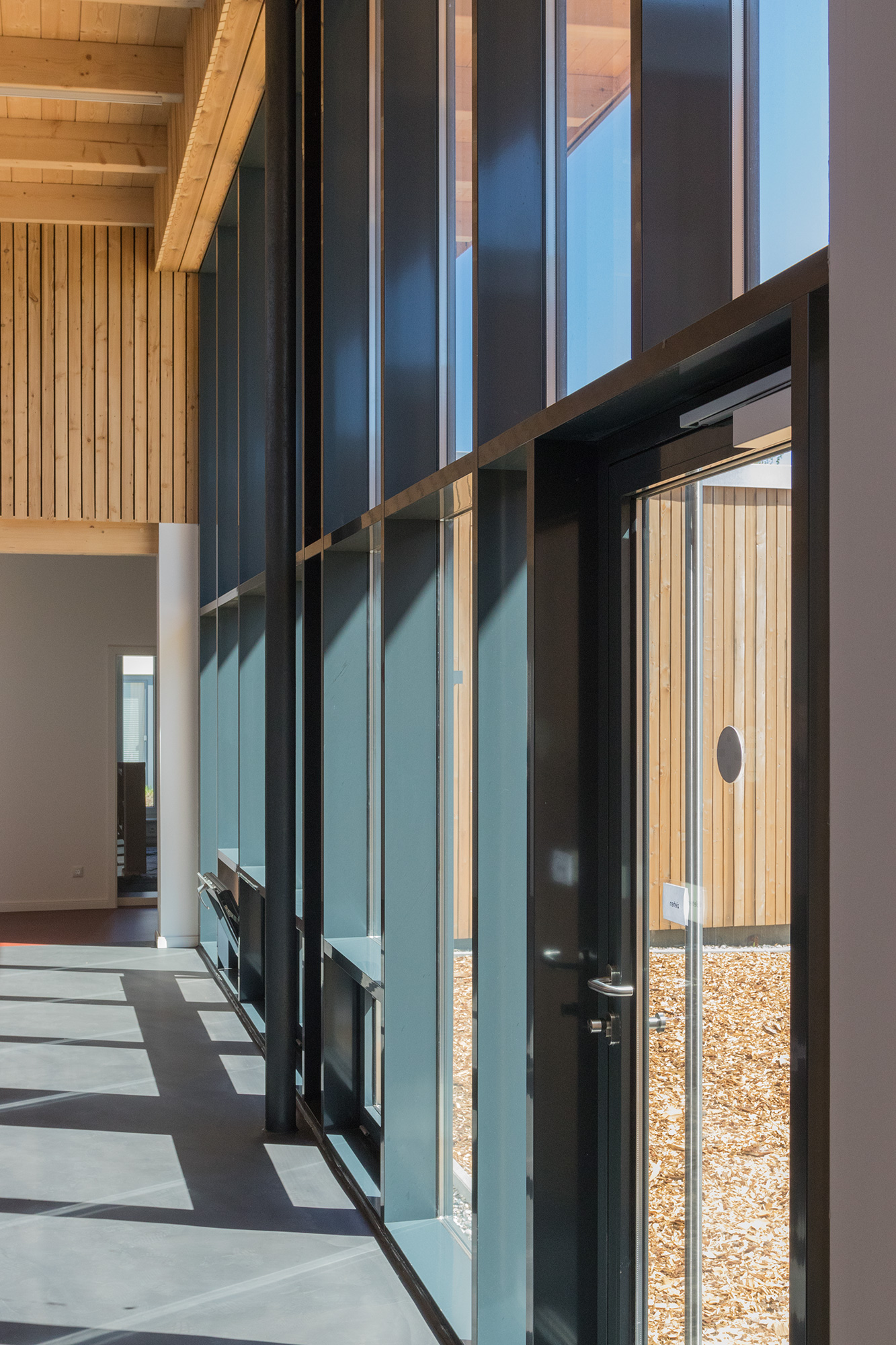 Fensterfront des Foyers