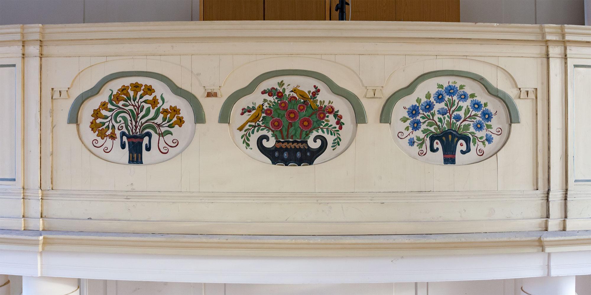 Rediscovered and professionally restored painting on the gallery of the assembly hall
